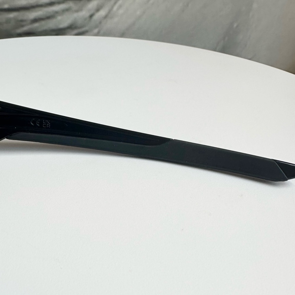 🕶️OAKLEY 🕶️ Valve Black Sunglasses OO9236 - Picture 15 of 15